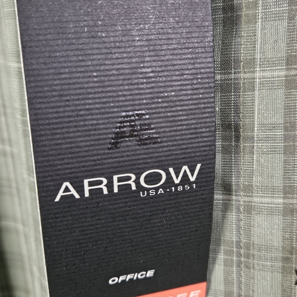Arrow Office Wrinkle Free XLT Short-sleeve Plaid Shirt - Picture 4 of 5